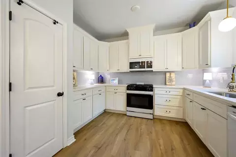 Kitchen - 8 Tigerfish Loop, Broken Bow, OK 74728 photo 2 of 3