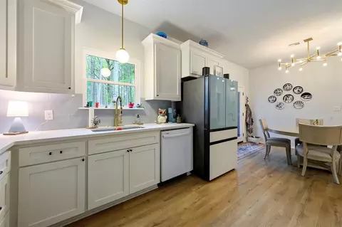 Kitchen - 8 Tigerfish Loop, Broken Bow, OK 74728 photo 3 of 3
