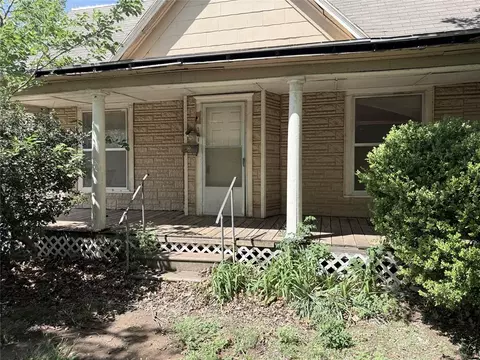 726 S 15th St, Chickasha, OK 73018