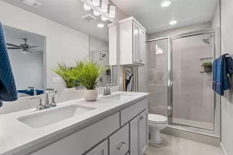 Bath - 16001 Switchgrass Pl, Moore, OK 73170 photo 3 of 4