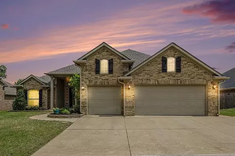 18516 Mesa Rd, Edmond, OK 73012