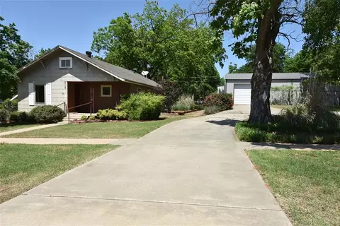 518 W Main St, Maud, OK 74854