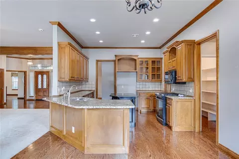 2408 Auburn Ct, Edmond, OK 73012