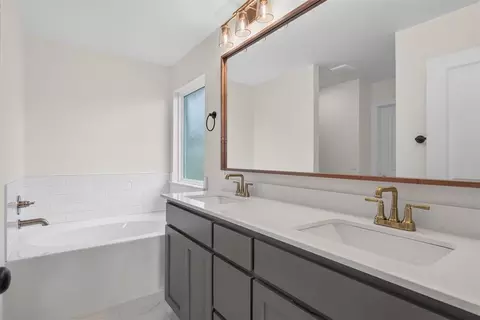 Bath - 3711 Eureka Dr, Norman, OK 73069 photo 3 of 6