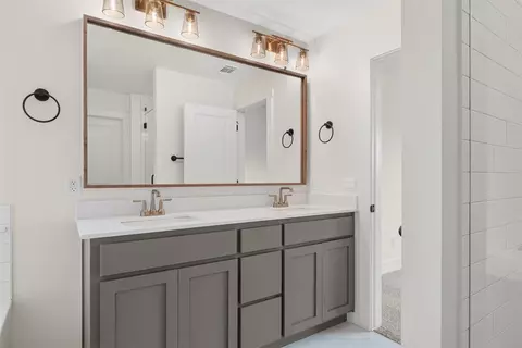 Bath - 3711 Eureka Dr, Norman, OK 73069 photo 4 of 6