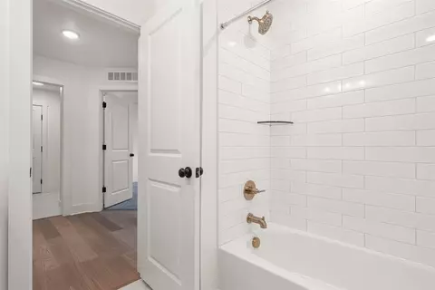 Bath - 3711 Eureka Dr, Norman, OK 73069 photo 2 of 6