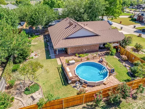 225 SE 27th St, Moore, OK 73160