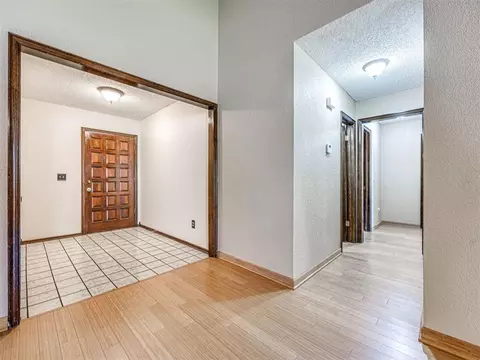 Entry Way - 809 Lakeside Cir, Edmond, OK 73012 photo 1 of 2