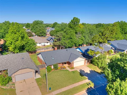 View/Area - 809 Lakeside Cir, Edmond, OK 73012 photo 4 of 4
