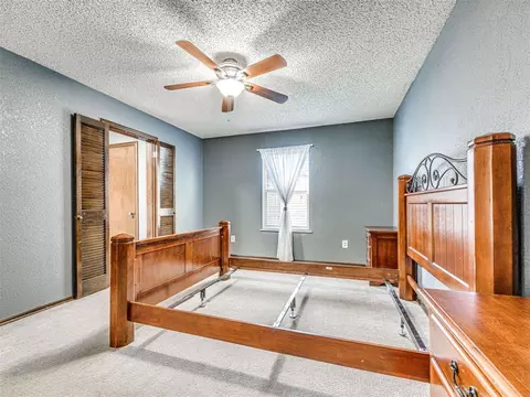 Bedroom - 809 Lakeside Cir, Edmond, OK 73012 photo 3 of 11