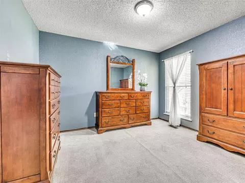 Bedroom - 809 Lakeside Cir, Edmond, OK 73012 photo 5 of 11