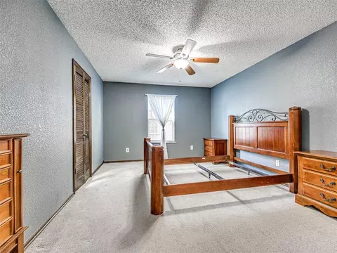 Bedroom - 809 Lakeside Cir, Edmond, OK 73012 photo 2 of 11