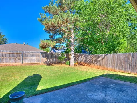 Exterior - 809 Lakeside Cir, Edmond, OK 73012 photo 8 of 8