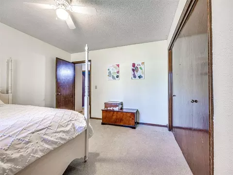 Bedroom - 809 Lakeside Cir, Edmond, OK 73012 photo 9 of 11