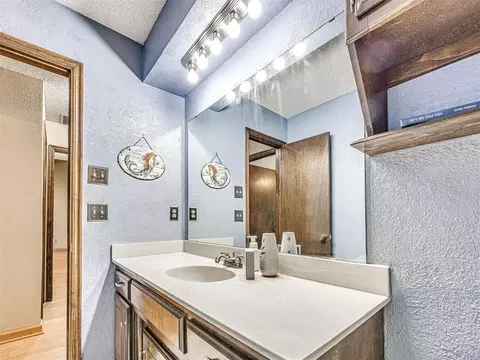 Bath - 809 Lakeside Cir, Edmond, OK 73012 photo 6 of 6