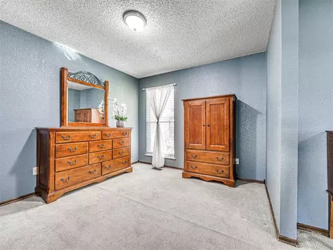 Bedroom - 809 Lakeside Cir, Edmond, OK 73012 photo 6 of 11