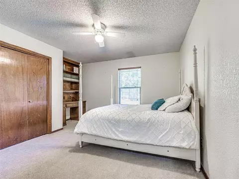 Bedroom - 809 Lakeside Cir, Edmond, OK 73012 photo 7 of 11