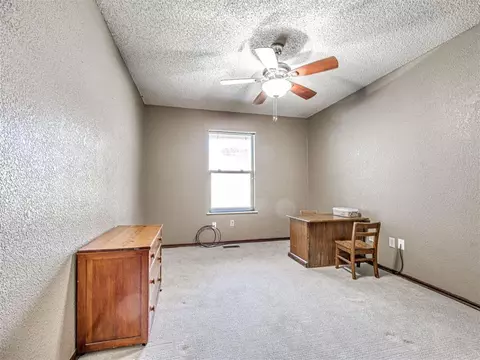 Bedroom - 809 Lakeside Cir, Edmond, OK 73012 photo 10 of 11