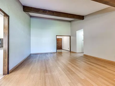 Living - 809 Lakeside Cir, Edmond, OK 73012 photo 1 of 5