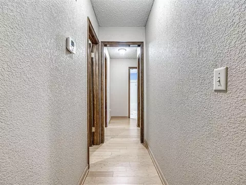 Entry Way - 809 Lakeside Cir, Edmond, OK 73012 photo 2 of 2
