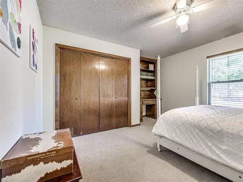 Bedroom - 809 Lakeside Cir, Edmond, OK 73012 photo 8 of 11