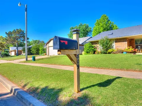 View/Area - 809 Lakeside Cir, Edmond, OK 73012 photo 1 of 4