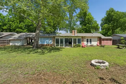 Exterior - 910 Mccall Dr, Norman, OK 73072 photo 5 of 6