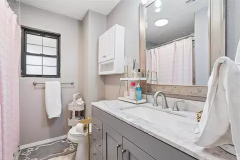 Bath - 910 Mccall Dr, Norman, OK 73072 photo 1 of 7