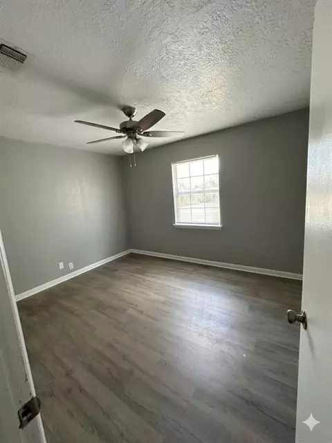 Bedroom - 1017 Coe St, Altus, OK 73521 photo 1 of 2