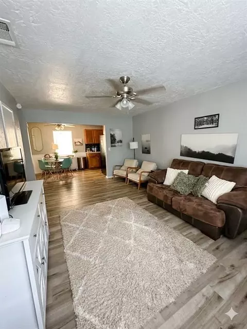 Living - 1017 Coe St, Altus, OK 73521 photo 2 of 2