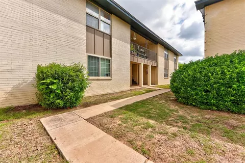 1817 E Lindsey St #1, Norman, OK 73071