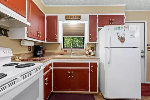 Kitchen - 17 Halibut Bay Rd, Broken Bow, OK 74728 photo 5 of 5
