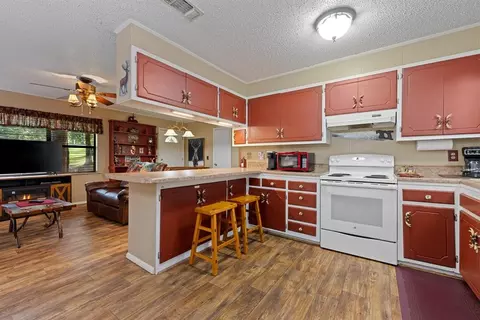Kitchen - 17 Halibut Bay Rd, Broken Bow, OK 74728 photo 2 of 5