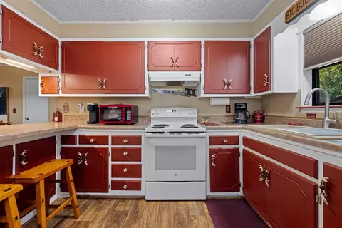 Kitchen - 17 Halibut Bay Rd, Broken Bow, OK 74728 photo 3 of 5