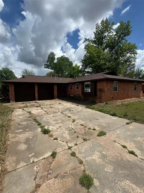 3308 Shadybrook Dr, Midwest City, OK 73110