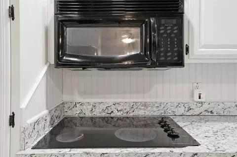 Kitchen - 319 Cameron Dr, Altus, OK 73521 photo 5 of 6
