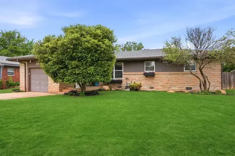 Exterior - 319 Cameron Dr, Altus, OK 73521 photo 2 of 12