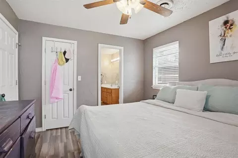 Bedroom - 319 Cameron Dr, Altus, OK 73521 photo 2 of 5