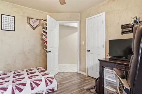 Bedroom - 319 Cameron Dr, Altus, OK 73521 photo 4 of 5