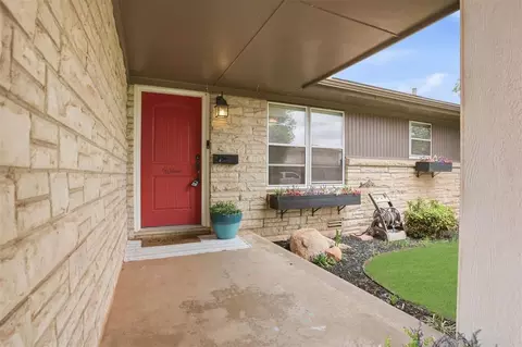 Exterior - 319 Cameron Dr, Altus, OK 73521 photo 3 of 12