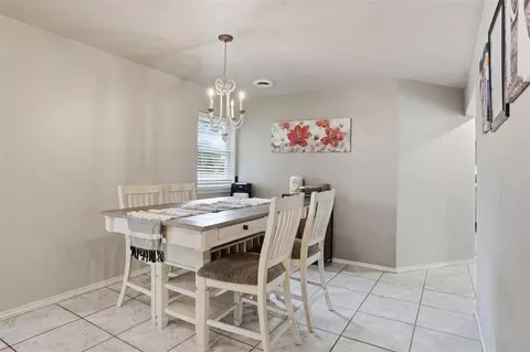 Dining - 319 Cameron Dr, Altus, OK 73521 photo 2 of 4