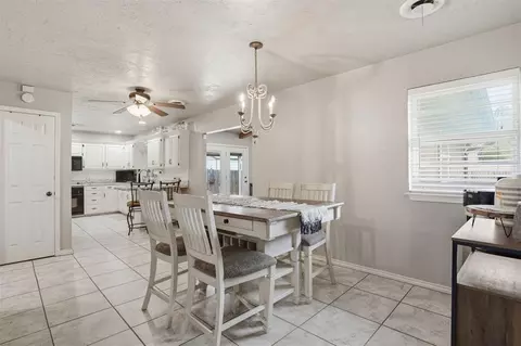 Dining - 319 Cameron Dr, Altus, OK 73521 photo 3 of 4