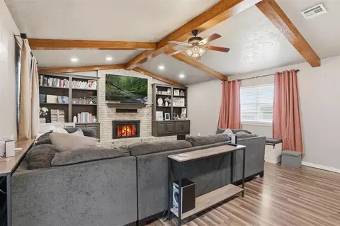 Living - 319 Cameron Dr, Altus, OK 73521 photo 1 of 3