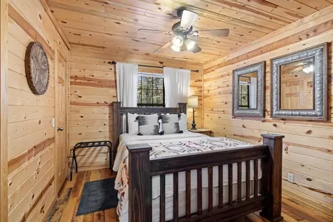 Bedroom - 32 Fireside Land, Broken Bow, OK 74728 photo 7 of 9