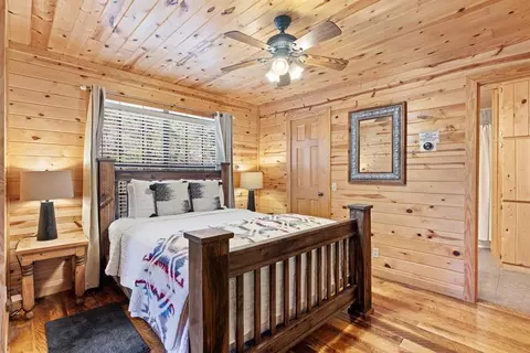 Bedroom - 32 Fireside Land, Broken Bow, OK 74728 photo 5 of 9