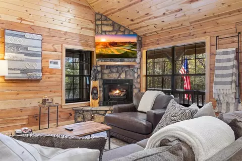 Living - 32 Fireside Land, Broken Bow, OK 74728 photo 2 of 6