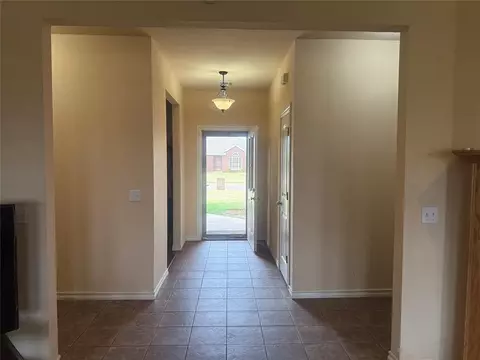Entry Way - Undisclosed, Altus, OK 73521 photo 1 of 2