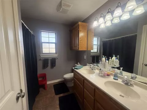 Bath - Undisclosed, Altus, OK 73521 photo 1 of 2