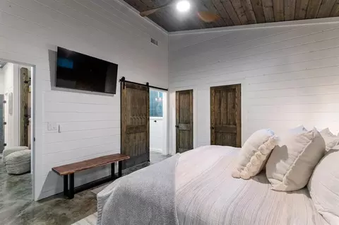 Bedroom - 88 Bear Hickory Trl, Broken Bow, OK 74728 photo 5 of 5