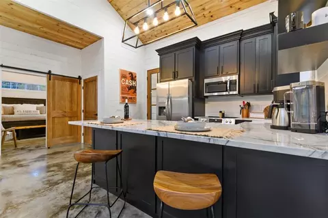 Kitchen - 165 Bear Cedar Trl, Broken Bow, OK 74728 photo 7 of 8